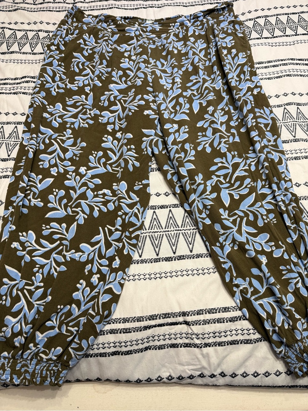 Aerie Olive Floral Print Elastic Hem Pants - Blue Floral Design